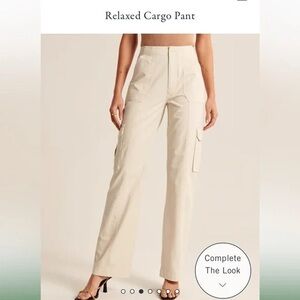 Abercrombie relaxed cargo Pants size 27 in cream tan